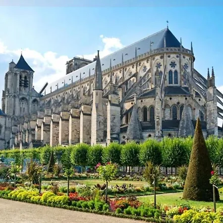 Appartement Calme et au cœur du centre historique à Bourges Extérieur photo
