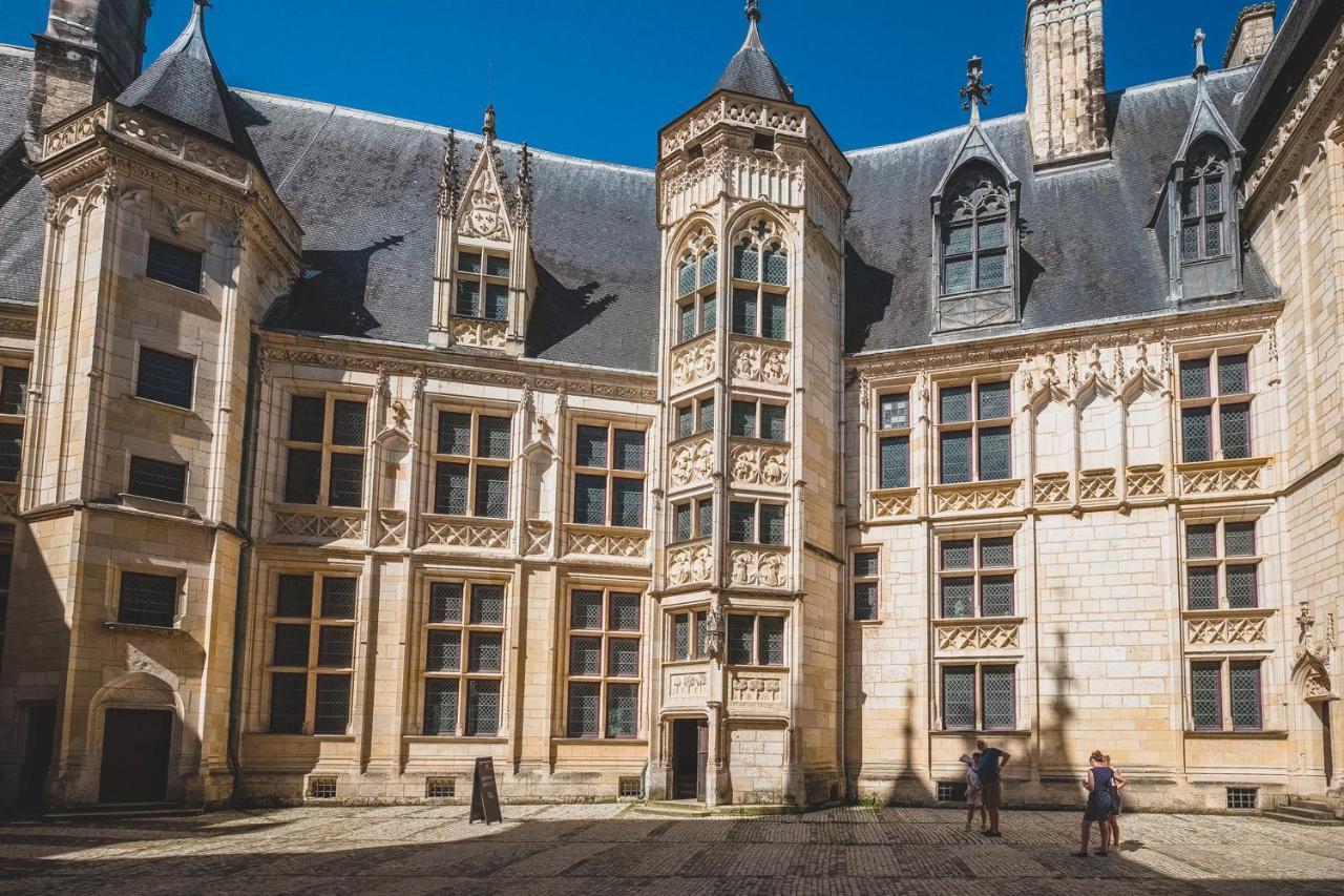 Calme Et Au Cœur Du Centre Historique Bourges